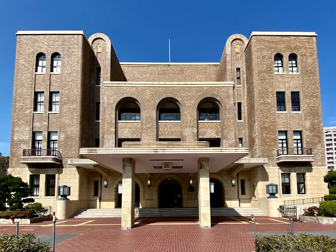 岡谷鋼機名古屋公会堂の外観